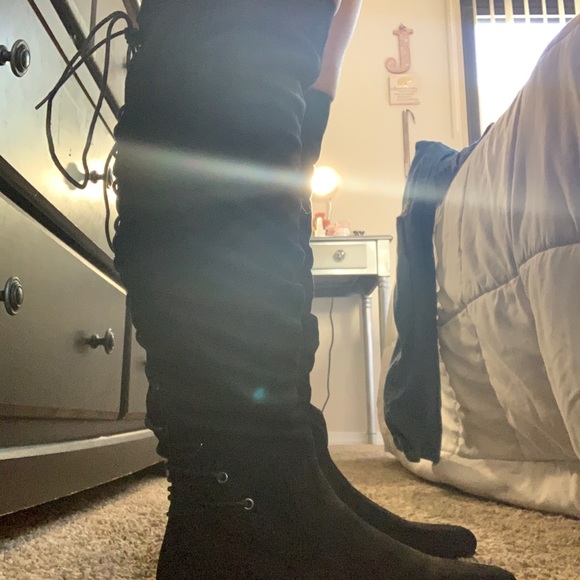 Boots - Picture 4 of 4